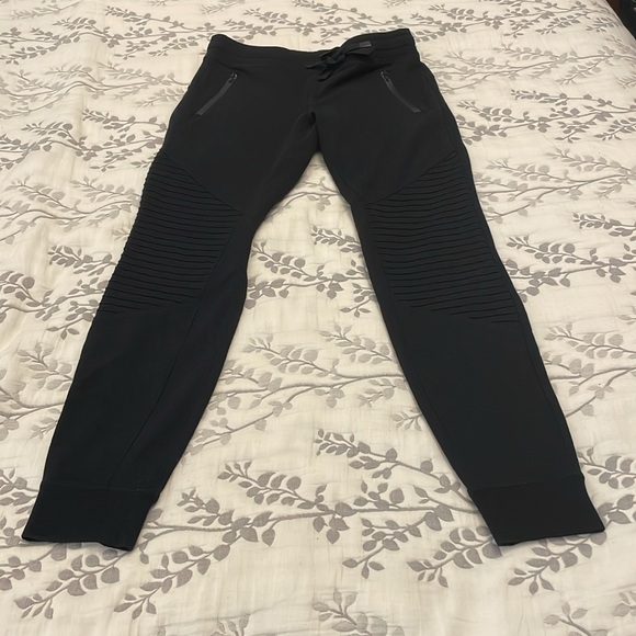Alo Yoga Urban Moto Sweatpants EUC Size Small - Picture 2 of 8